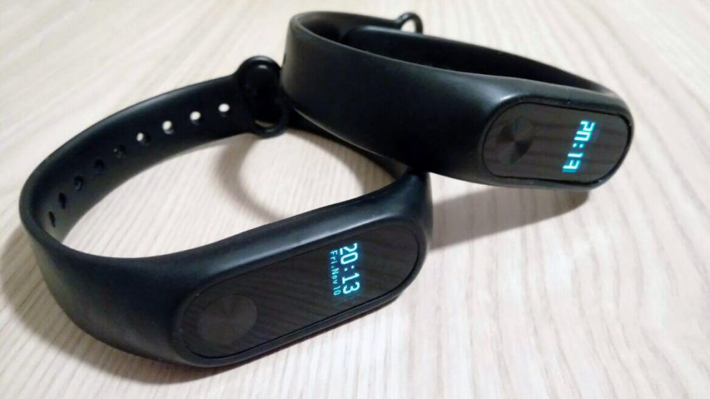 Zwei Xiaomi Mi Fitness-Armbämder im Einsatz