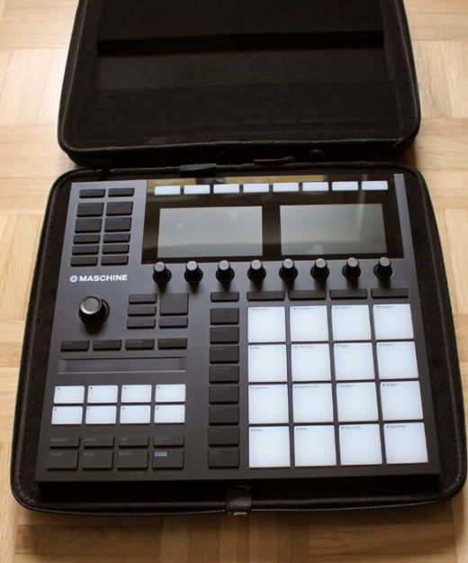 Die aktuelle Maschine Mk3 im passenden Case von UDGGear