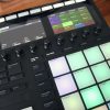 Direkt über den Pads befinden sich die Funktionstasten für Schnellzugriffe. Direkt über den Pads befinden sich die Funktionstasten für Schnellzugriffe.