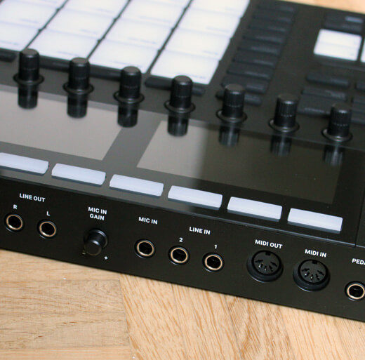 Die Anschlüsse der NI Maschine Mk3.