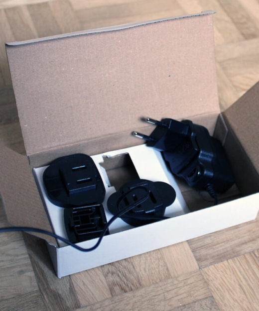 Ein Netzteil für jede Steckdose wird mitgeliefert.