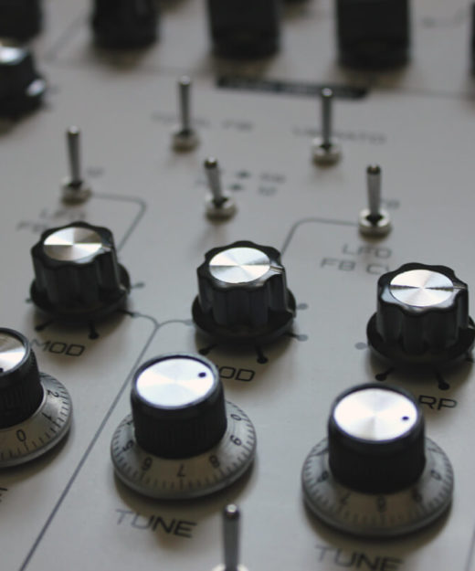 Außer einem MIDI-Anschluss fehlt dem Lyra-8 nichts.