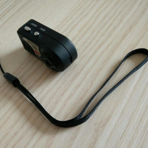 Diese Schleife kann verwendet werden, um die Kamera zu befestigen.