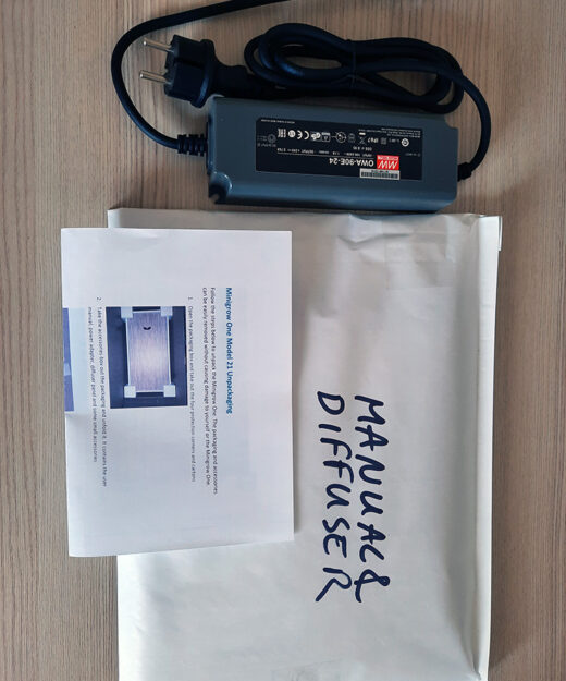 Zubehör des Minigrow beim Auspacken.