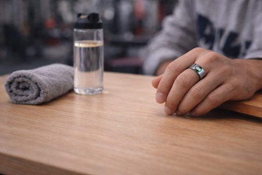 newgen medicals Schlafring Fitnessring Sport Activity Tracker (Fitnesstracker Ring im Einsatz)