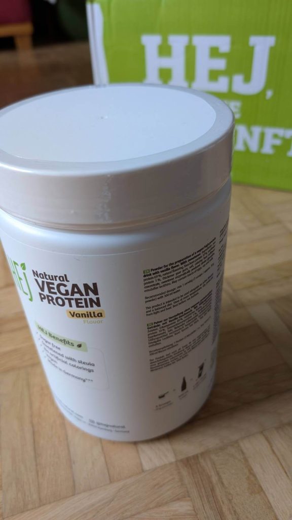 Klare Beschriftung, gut im Geschmack: HEJ Natural Vanille Protein