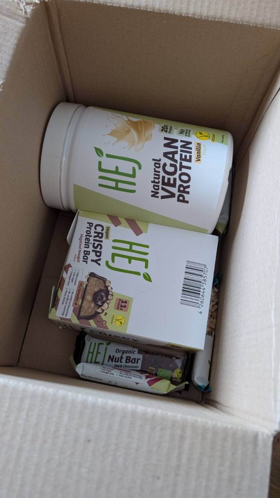 Die HEJ Natural Proteinprodukte werden platzsparend und sicher versendet.