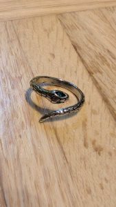 Leuchtende Augen und klare Oberfläche.