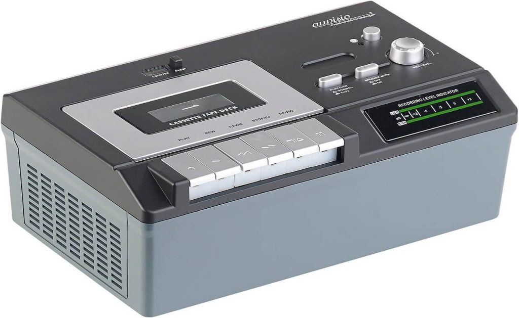 Der auvisio Kassettenspieler besticht in passender Optik.