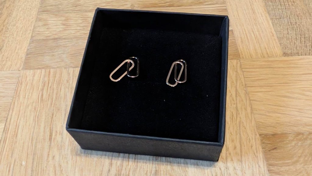 In diesen nachhaltigen Schmuck haben wir uns sofort verliebt.