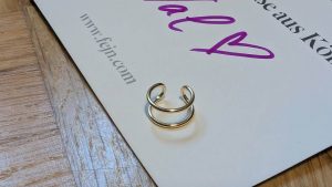 Egal ob mit oder ohne Kontrast, der fejn Ear Cuff sieht bestens aus.