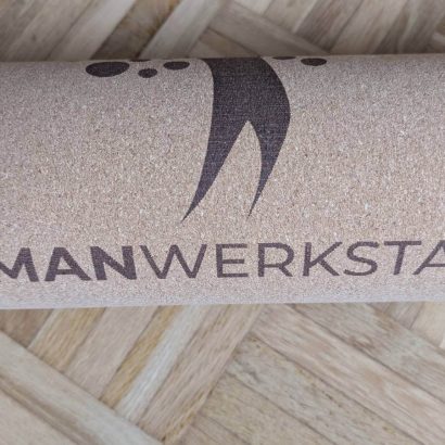 Auch das Logo kommt auf der großen Yogamatte bestens zur Geltung und ist wirklich beruhigend gestaltet.