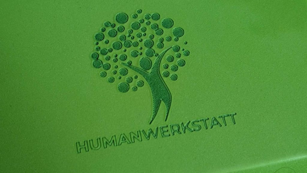 Auch hier ist das Humanwerkstatt Logo wunderschön integriert.