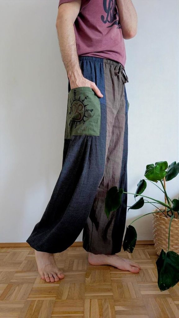 Farben, die den Träger erden: Die Goa-Hose Om von LaCozy.