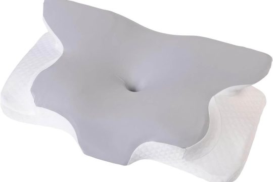 Der newgen medicals Schlafpolster ist für ein ergonimisches Kissen auch optisch ansprechend und neutral gehalten.