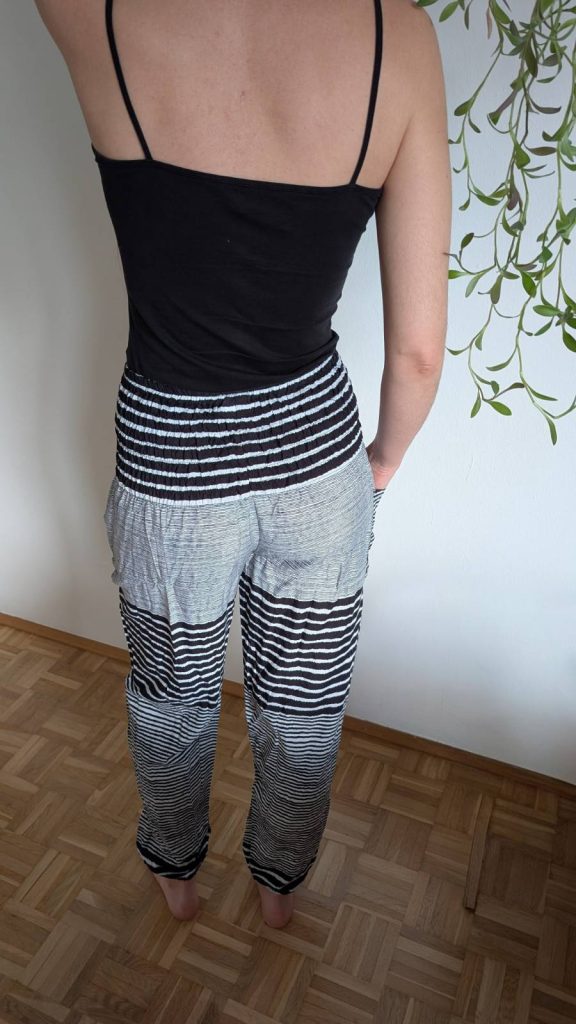 Hochwertiger Stoff und ebenso hochwertige Verarbeitung.