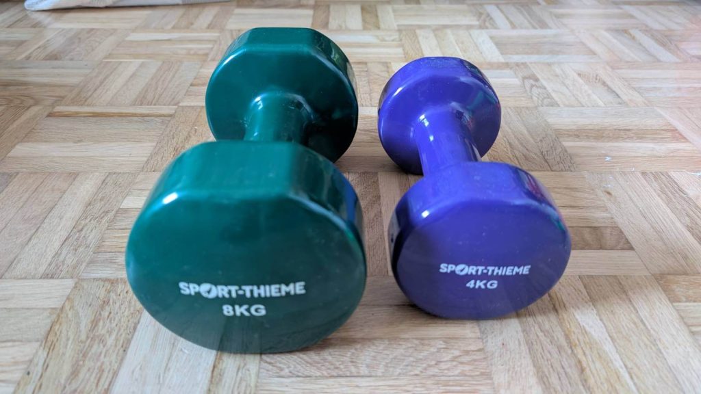 Die Auswahl ist also groß, ebenso wie die farblich markierten Unterschiede der einzelnen Fausthanteln. Ein gut durchdachtes System.