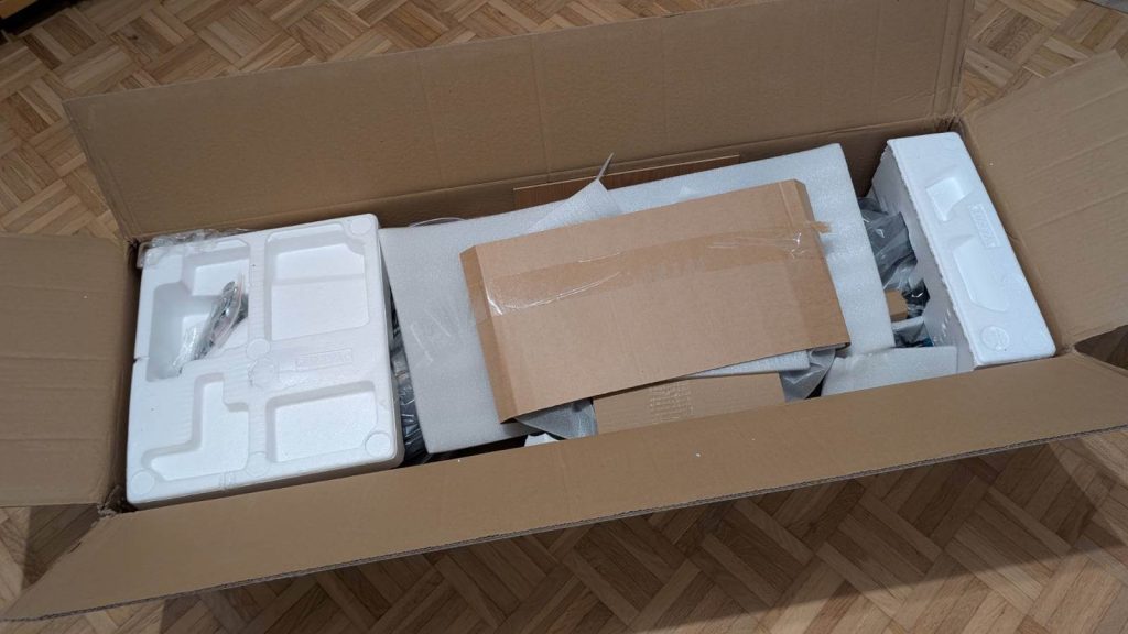 Alle Teile sicher verpackt und fertig zum Aufbauen. Der Aufbau ist in Kürzer erledigt und auch alleine machbar.