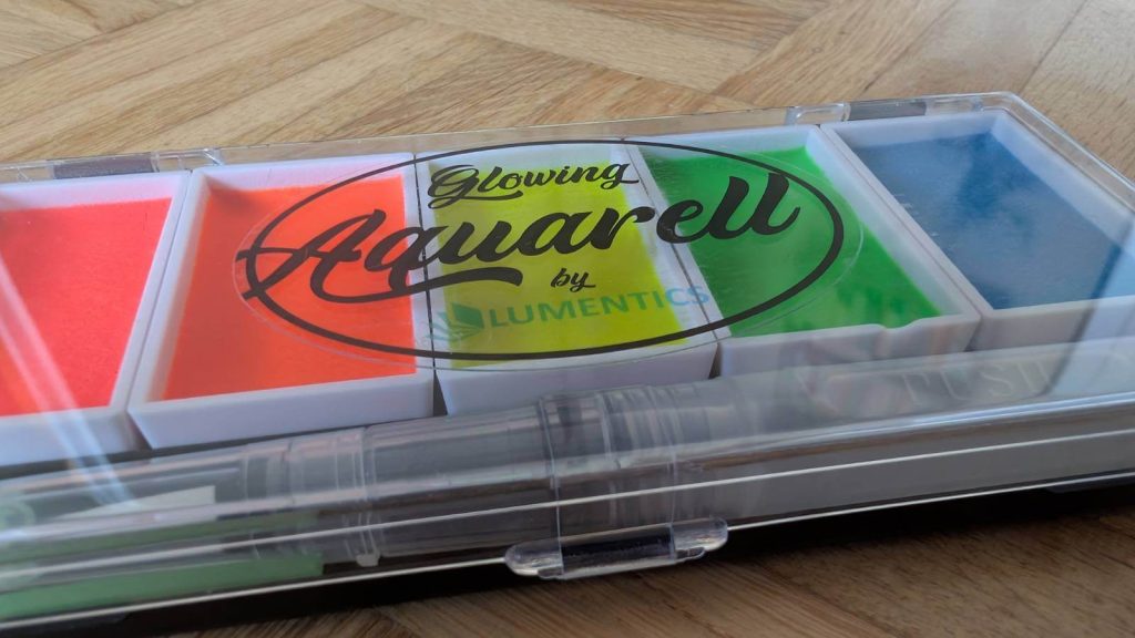 Die lumentics Aquarellfarben in Nahaufnahme.