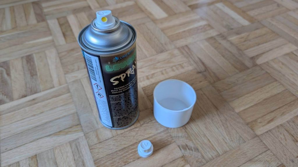 Jederzeit einsatzbereit: Mit Extra Verschluss und genügend goldenem Sprayinhalt.