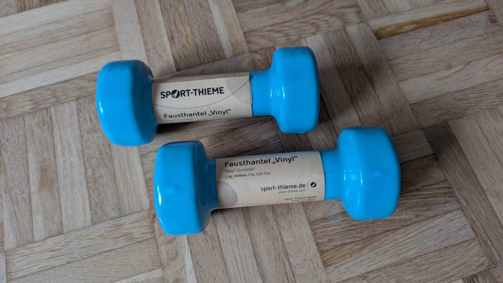 Die originalverpackten 2 kg Hanteln des Sets.
