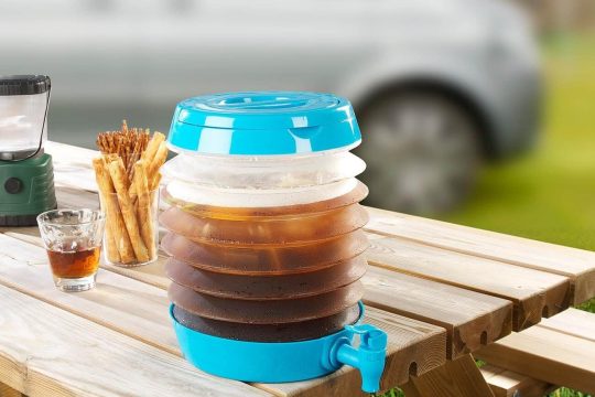 Schön platzierbar und optisch ansprechend, zudem praktisch mit dem Zapfhahn.
