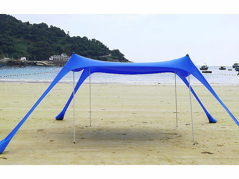 Das Strandzelt bietet aufgebaut für mindestens 4, im Idealfall aber sogar bis zu 6 Personen Schatten.