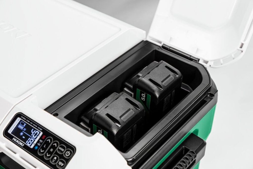 Die Akkus konnten wir nicht testen, sehen jedoch so aus und können nahtlos mit der Kühlbox kombiniert werden. Die Hikoki Akkus sind separat erhältlich.